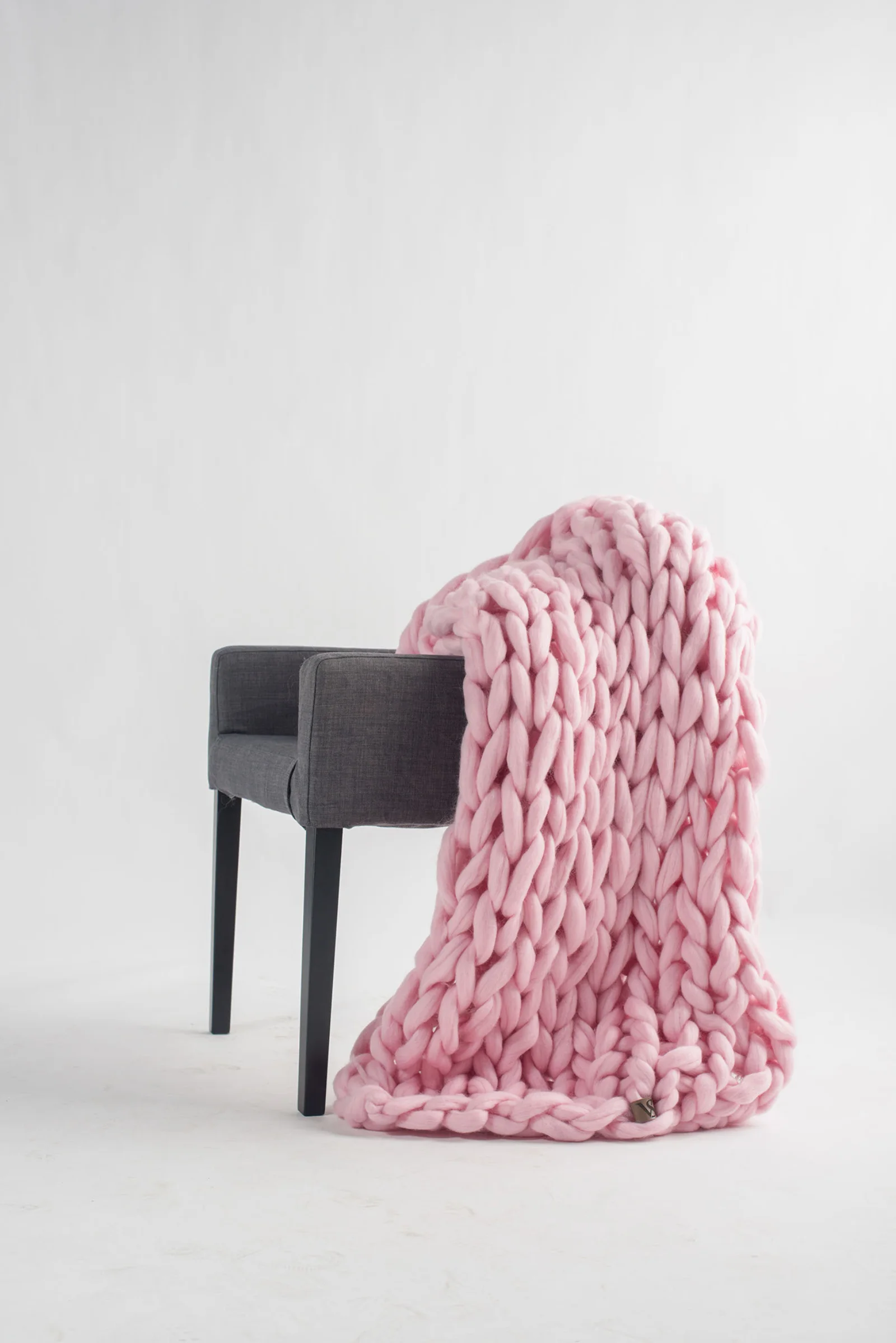 Product photography — yarn hand texture — ORIA.FILMS